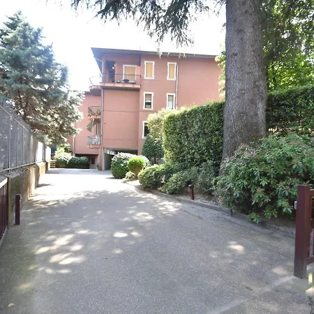 Quaint Holiday At With Lake View Ferienhaus Baveno